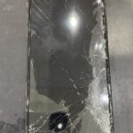 【画面がバキバキ】iPhoneの画面がまっくらで表示されない！スマップル熊本店では即日修理が可能です！