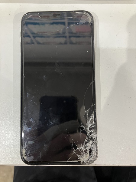 修理前のiPhoneXsの画面